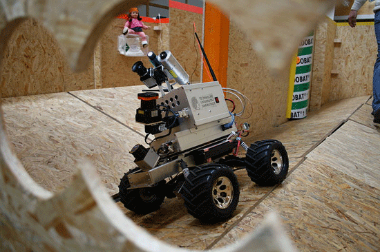 【深圳特区报】深圳推动人形机器人产业攀高向新(图1)